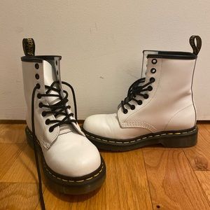 1460 Smooth Dr.Martens White